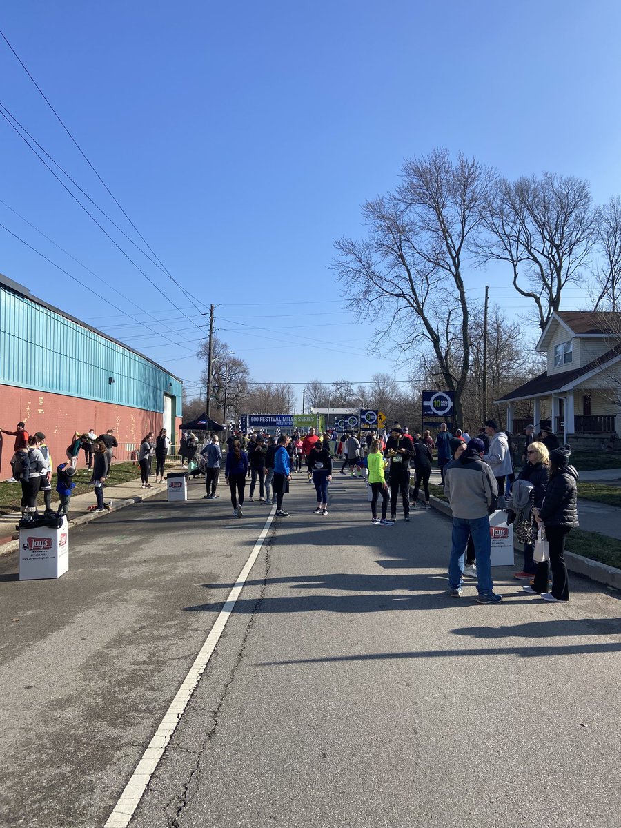 kandicecasey's tweet photo. Ran the @500Festival Indy Mini Miler Series 6 miler this morning. Took it easier today and felt great. Would have liked to be under an hour but not bad for working 12 hours the day before. #indymilers https://t.co/u1asFex9kn