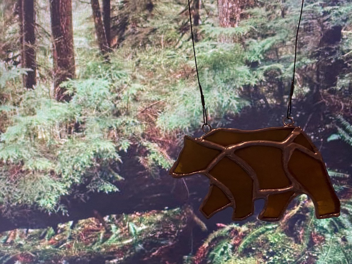 MadeByRye's tweet photo. Hi friends, it’s been awhile I bring offerings of stain glass bears :) #handmade #Bears https://t.co/BNGwcwB0tt