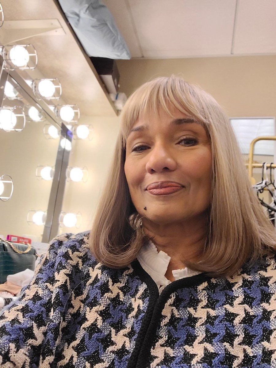 EllaJoyce tweet media