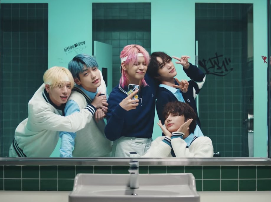 EmMA19990913's tweet image. 🦊🐰🧸🐿🐧
#TXT_4th_Anniversary
#ToFOUReverlandWithTXT
#투바투와함께한４년내일도함께할우리