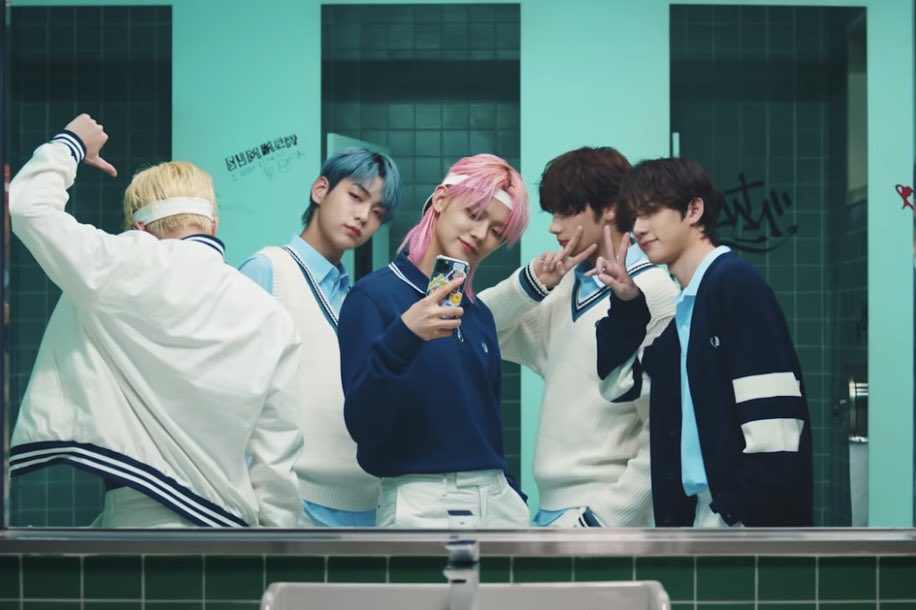 EmMA19990913's tweet image. 🦊🐰🧸🐿🐧
#TXT_4th_Anniversary
#ToFOUReverlandWithTXT
#투바투와함께한４년내일도함께할우리