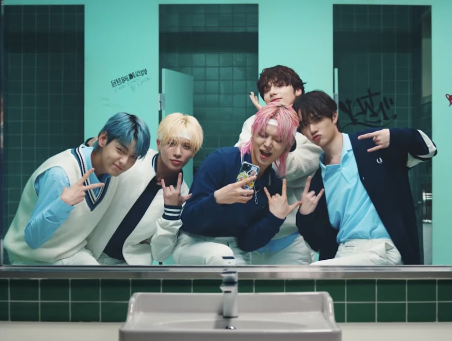 EmMA19990913's tweet image. 🦊🐰🧸🐿🐧
#TXT_4th_Anniversary
#ToFOUReverlandWithTXT
#투바투와함께한４년내일도함께할우리