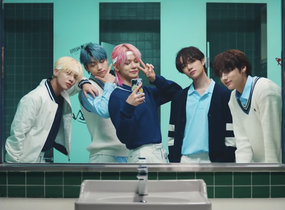 EmMA19990913's tweet image. 🦊🐰🧸🐿🐧
#TXT_4th_Anniversary
#ToFOUReverlandWithTXT
#투바투와함께한４년내일도함께할우리