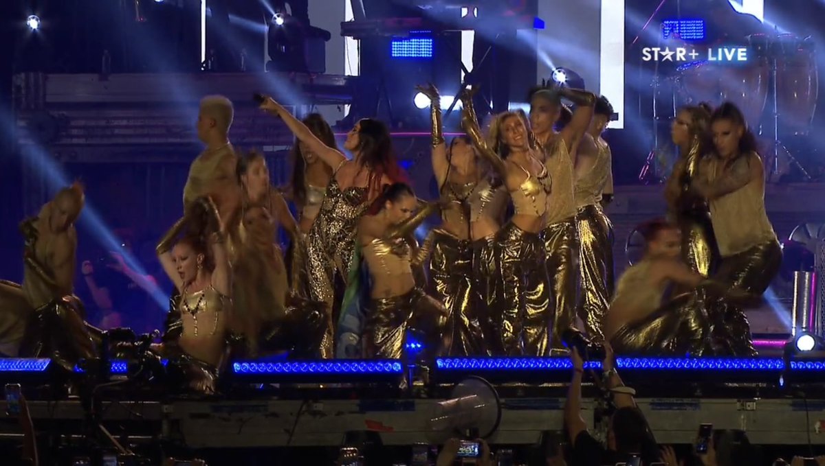 JaviPonzo's tweet photo. Fuera de joda, lo de @lalioficial es de otro planeta… no tiene comparación con nadie hoy por hoy… es única ❤️‍🔥 Más de 2 horas de show y el público ardido desde el minuto 1👏🏻 #LaliEnVelez #LaliStarPlusLive https://t.co/H5uVkm73sj