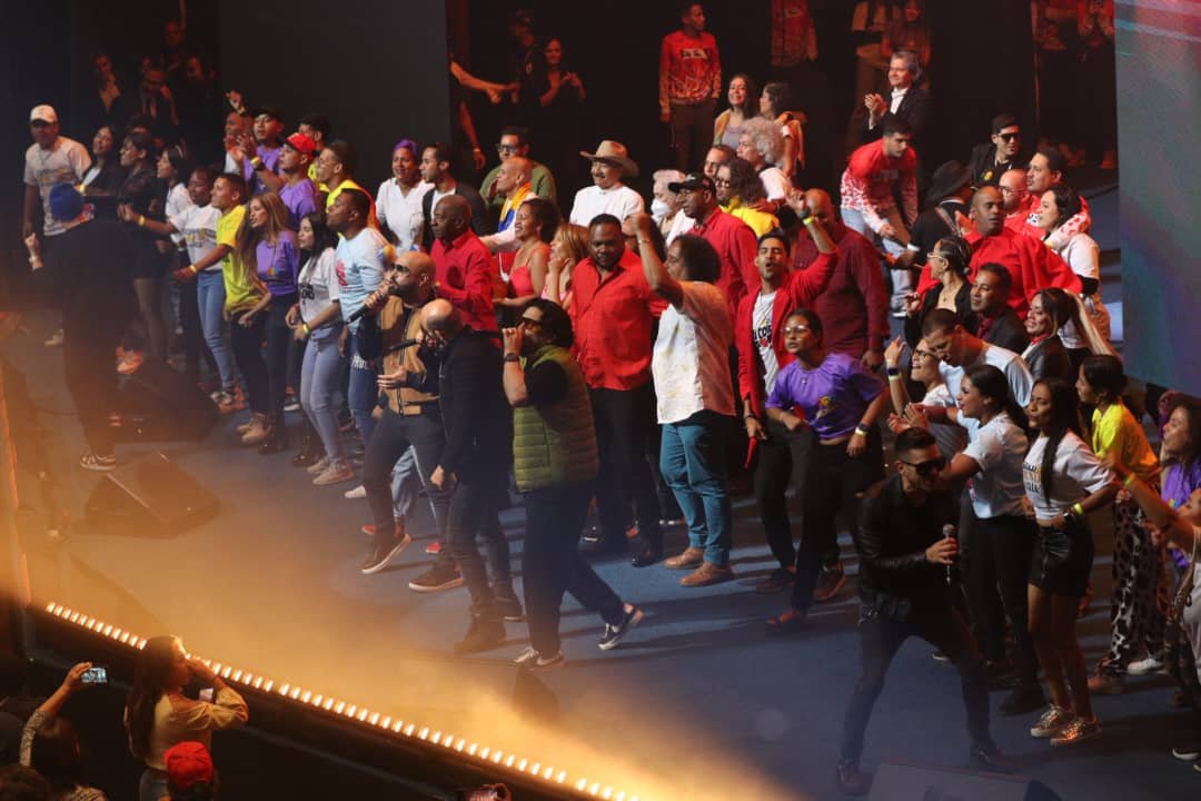 lubrio's tweet photo. (VIDEO) Concierto de cantautores "Chávez y la Cultura" a 10 años de la partida física del Comandante Chávez, 4 marzo 2023

👉👉👉 https://t.co/LOYcR4Ae9A https://t.co/fbOPFGzwat