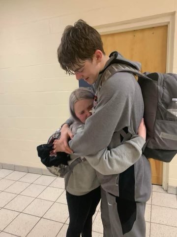 kiersteng16's tweet photo. mentor basketball. thank you for the most incredible four seasons. I will carry these memories for the rest of my life and after that. hugs and snacks to all. grantzy, out 🫶🏻 https://t.co/Zw0wEorbtZ