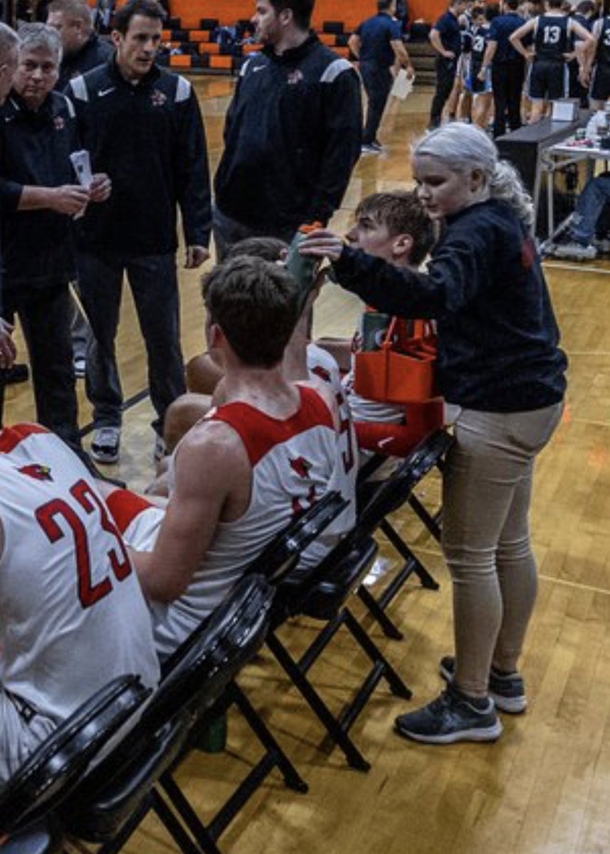 kiersteng16's tweet photo. mentor basketball. thank you for the most incredible four seasons. I will carry these memories for the rest of my life and after that. hugs and snacks to all. grantzy, out 🫶🏻 https://t.co/Zw0wEorbtZ