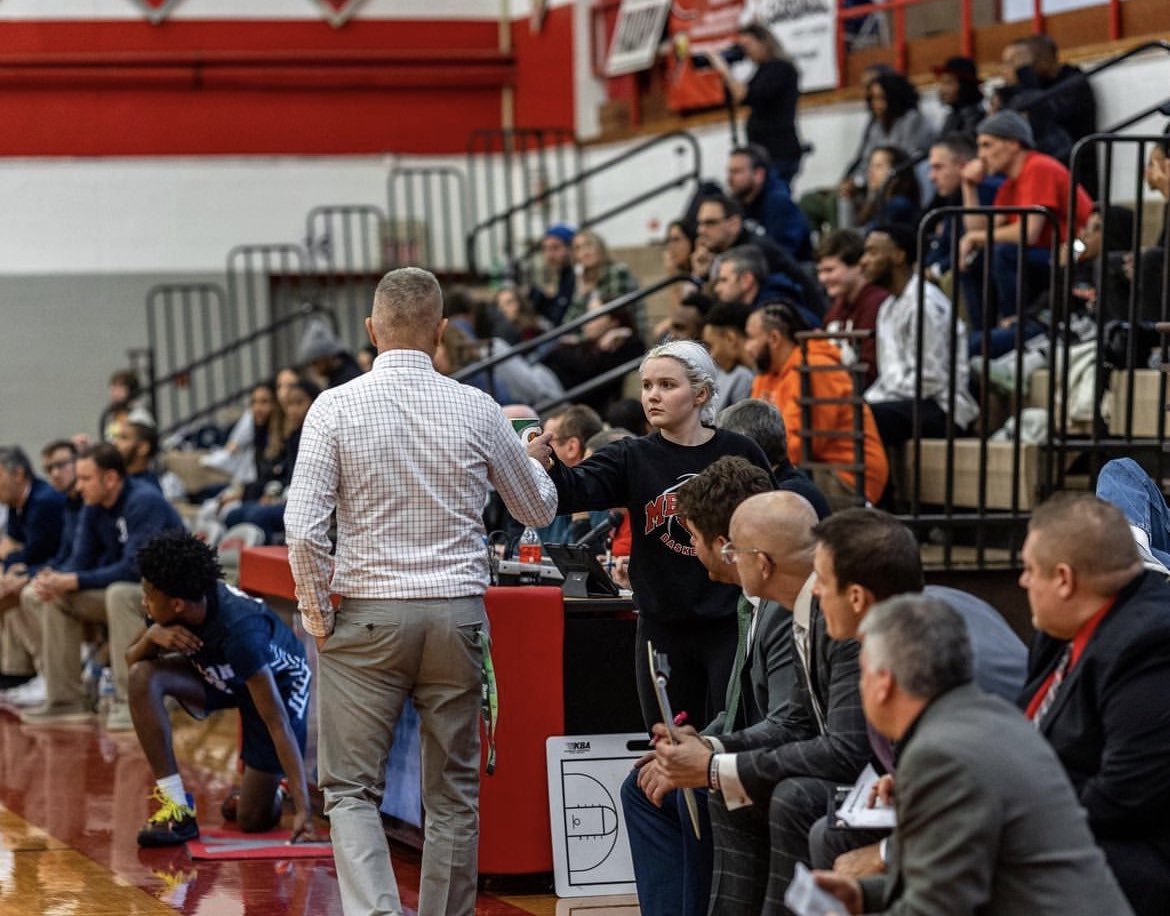 kiersteng16's tweet photo. mentor basketball. thank you for the most incredible four seasons. I will carry these memories for the rest of my life and after that. hugs and snacks to all. grantzy, out 🫶🏻 https://t.co/Zw0wEorbtZ