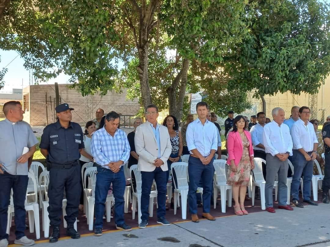 #Seguridad | 🏢 Junto a Marcelo Domínguez, Ministro de Seguridad y Justicia, entregamos nuevos móviles policiales a la 𝗨R 𝗡° 𝟭𝟯, que fortalecerá el servicio de #Seguridad en nuestra ciudad. Agradezco a <a href="/GustavoSaenzOK/">Gustavo Sáenz</a> por su mirada Federal apoyando con recursos al interior.