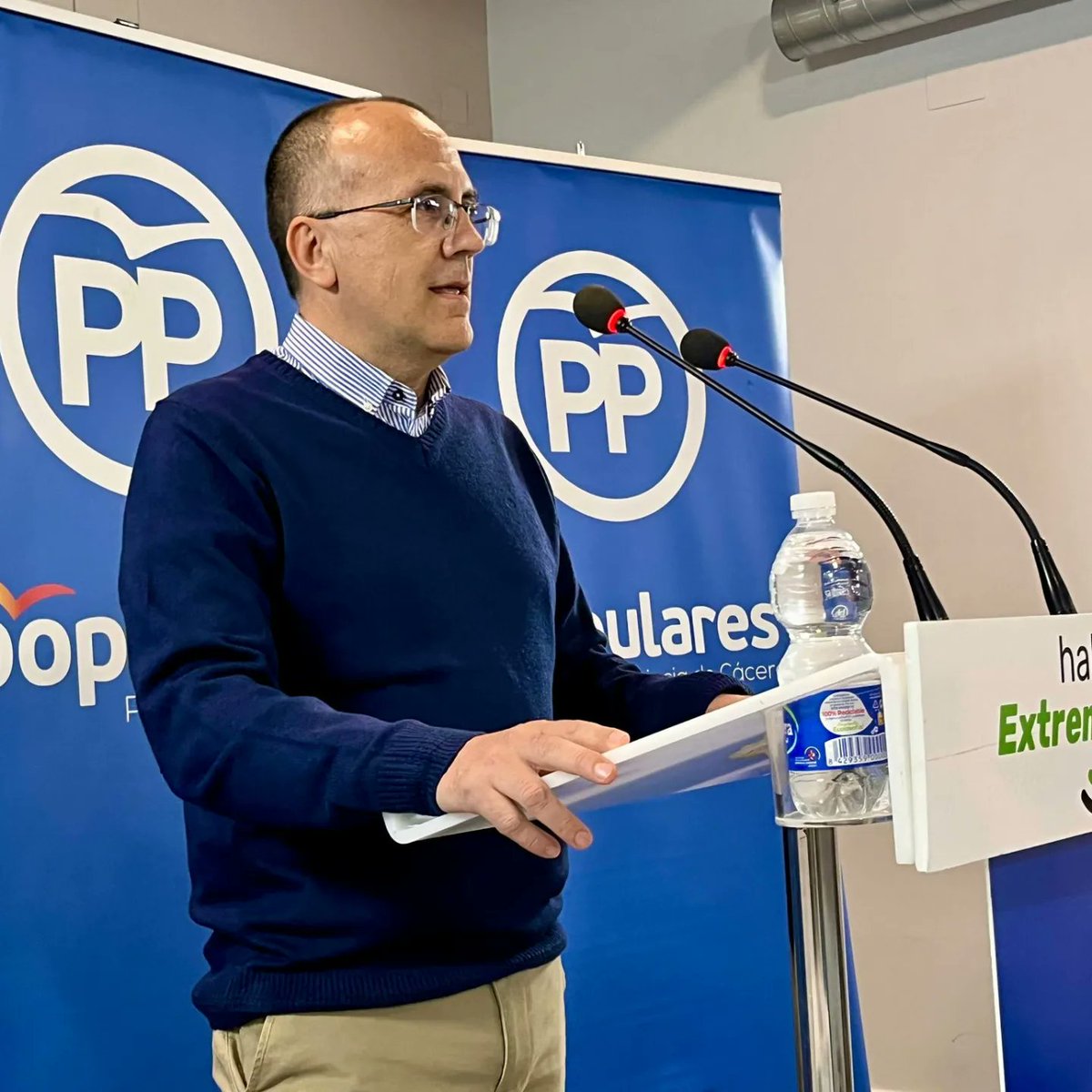 PPopularCC's tweet photo. Presentación de @enrique_hueso_ , candidato 🅿️🅿️ en Navalmoral de la Mata, acompañado por Laureano León y @Abel_Bautista entre otros compañeros. ¡El cambio que Navalmoral necesita!
#CáceresEntreTodos #EquipoPP #provinciadecáceres https://t.co/JcfkW5NJBZ