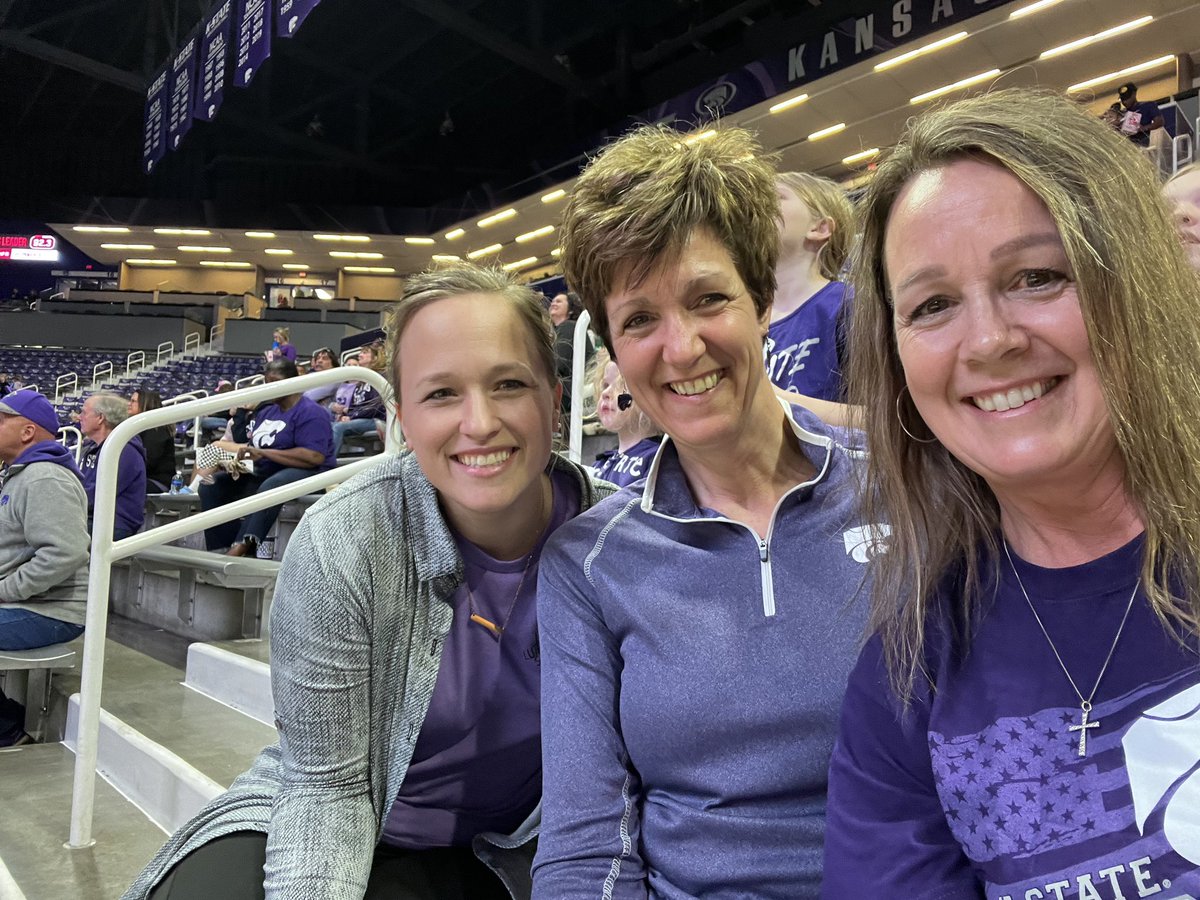 RenaeABott's tweet photo. Girl’s day! Go Cats! #KSTATEWBB https://t.co/KE9e0BIhSl