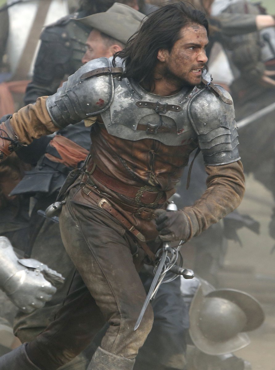JuttaFreudig's tweet photo. #MusketeersEurope #DArtagnan 😍❤️ #TheMusketeers season 3 episode 1 #SpanishWar ⚜️ #LukePasqualino #lucapasqualino #UniqueUniforms https://t.co/7k3LAWj7mR