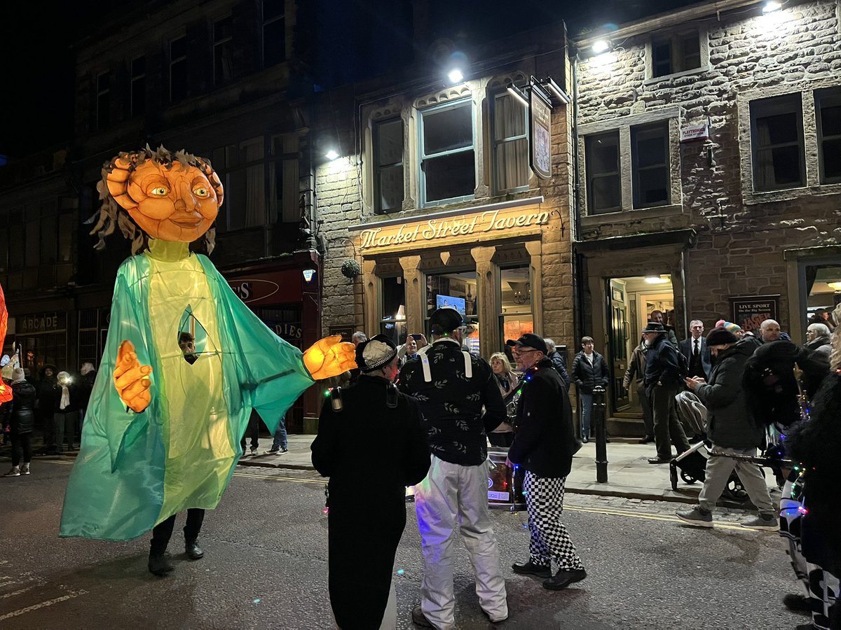 NorthernLifeMag's tweet photo. Well done to #ColneBid for lighting the streets with Joy, colour and vibrancy… not bad for a little town…
#colne #light #handmadeparade https://t.co/hYfV0xjZzP