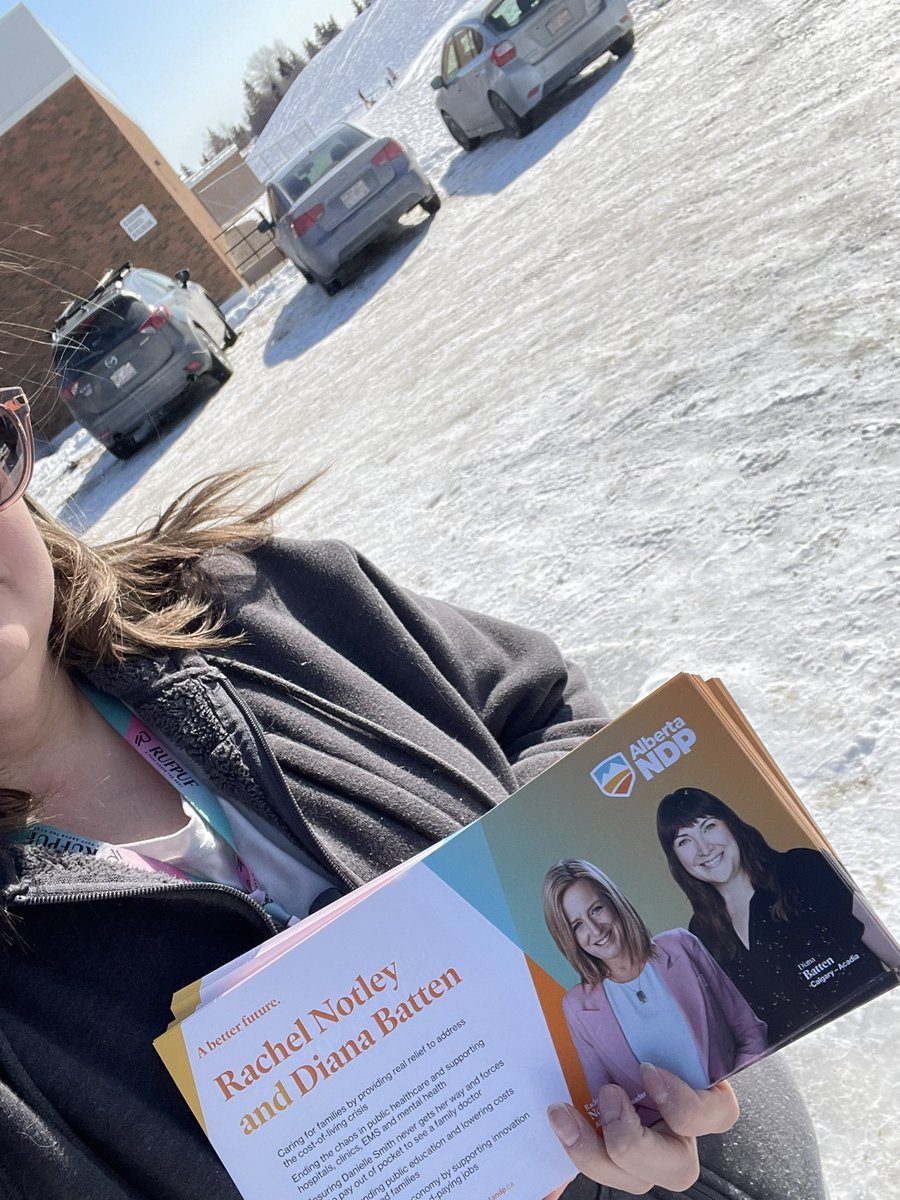 HarmonyJackson's tweet photo. My back is screaming, but you can’t #TalkTheTalk if you aren’t willing to #WalkTheWalk. Can’t wait for @DianaBatten_ to be my Mla with an @albertaNDP government led by @RachelNotley #FireShandro #FireTheUCP #ANDP #ableg #abpoli #BetterOffWithRachel #CaringForCalgaryAcadia https://t.co/HTFDiGHB3J