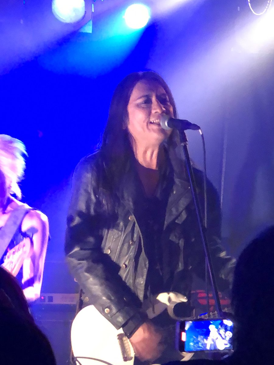deadwoman_666's tweet photo. 久しぶりの箱🙋♀️
改めて、HIDEKIさんおめでとうございます㊗️
皆様にお会い出来、アキさんが長髪になってたくらいの時差でした😊🍀
(皆様、変わらず😍)
HALさんともお話が出来て…⭐️神😇
本当に楽しい時間を、ありがとうございました🙇♀️
#手刀
#The3rdGeneration
#SweetSadistics https://t.co/LQkYWEt8mh
