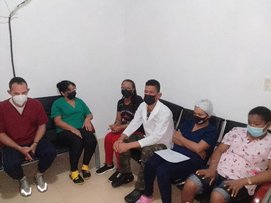 Centro  de Diagnostico Integral Brisas del Cuyuni realizando entrega de guardia.  #CubaPorLaVida #MejorEsPosible  #YoVotoXTodos   <a href="/cubacooperaven/">Brigada Médica Cubana en Venezuela</a>
 <a href="/MinSaludVE/">MPPSalud</a> <a href="/MagaGutierrezV/">Magaly Gutiérrez Viña</a> <a href="/MINSAPCuba/">Ministerio de Salud Pública de Cuba</a>
 <a href="/AdanVillavicen5/">Adan Villavicencio Guzmán</a> <a href="/altunaga_perez/">Esthet Perez altunaga</a>