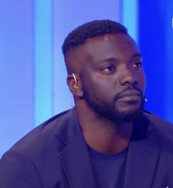 rcnlne's tweet photo. NON TI HO TOLTO GLI OCCHI DI DOSSO. #cepostaperte https://t.co/ugxieGXOSC