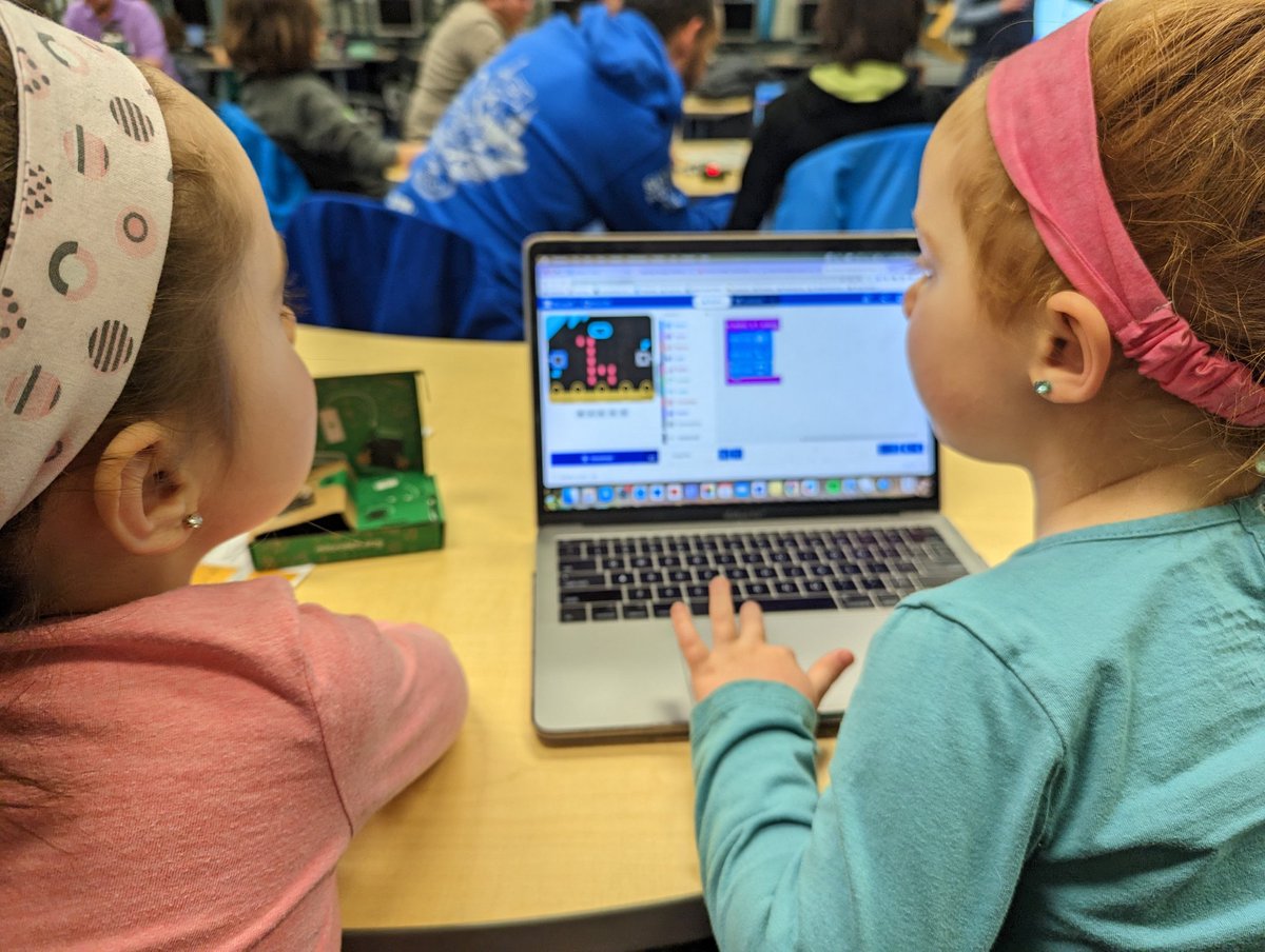 MsSMcArthur's tweet photo. Learning about micro:bits. Thanks @WCDSBInnovates https://t.co/GesrxxD9if