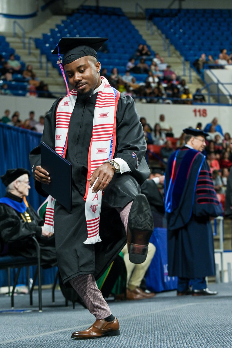 LATech's tweet photo. Added 331 new graduates today.

The future is bright. 😎

#EverLoyalBe ☝️🎓 https://t.co/7Yebee4nxt