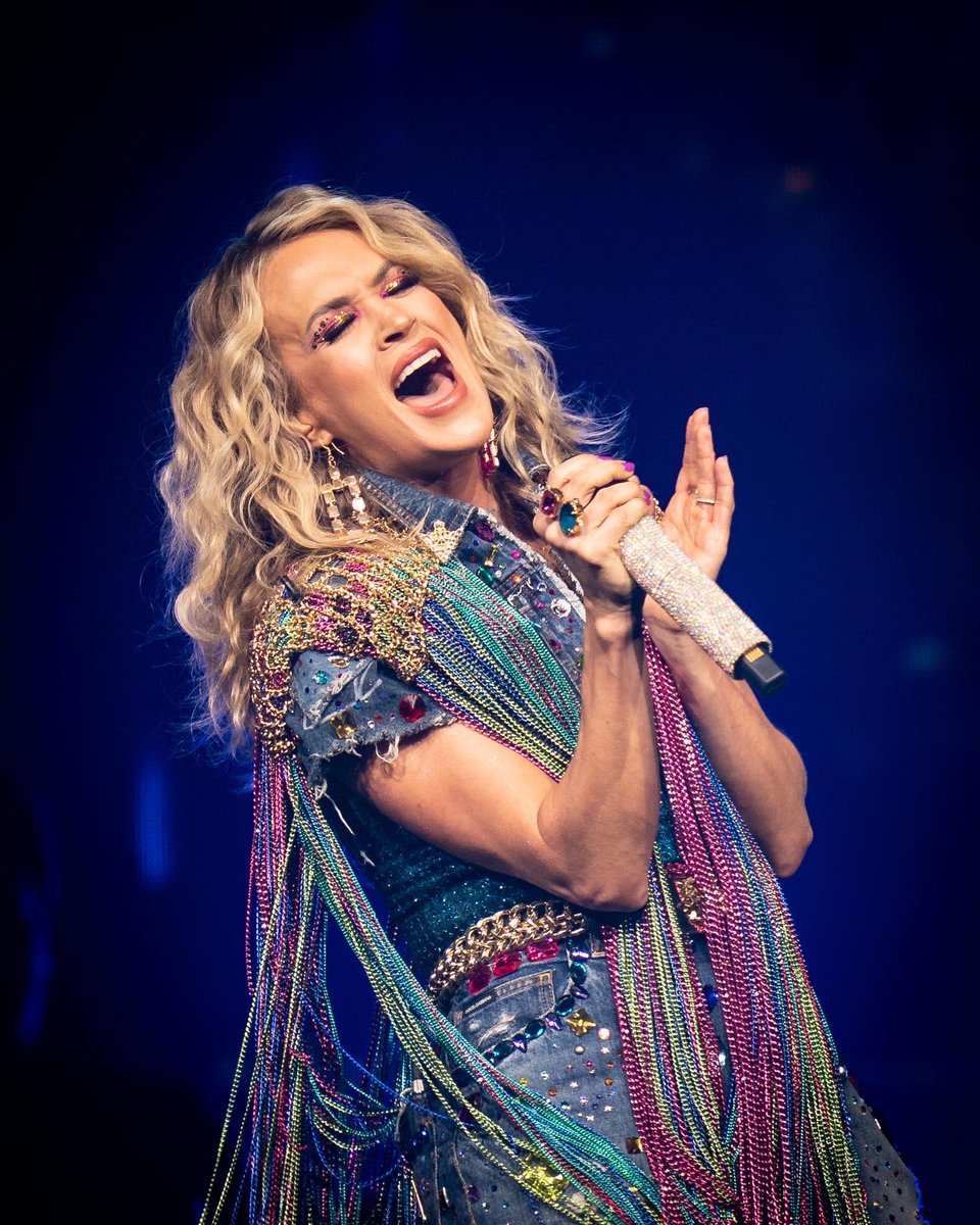 ronvalle3's tweet photo. @carrieunderwood live in Cincinnati @HeritageBankCtr 3/2/23 https://t.co/JLE82Scu7O