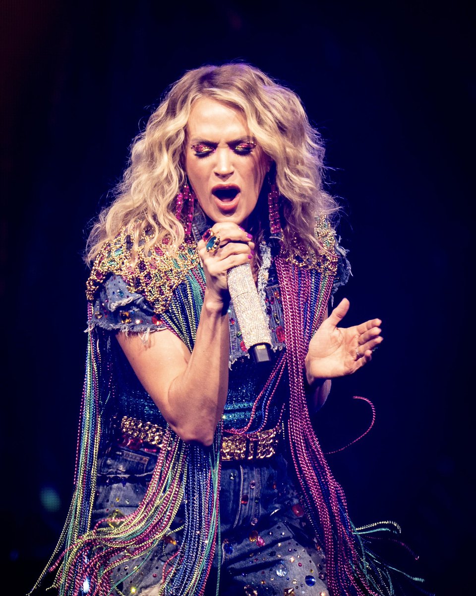 ronvalle3's tweet photo. @carrieunderwood live in Cincinnati @HeritageBankCtr 3/2/23 https://t.co/JLE82Scu7O