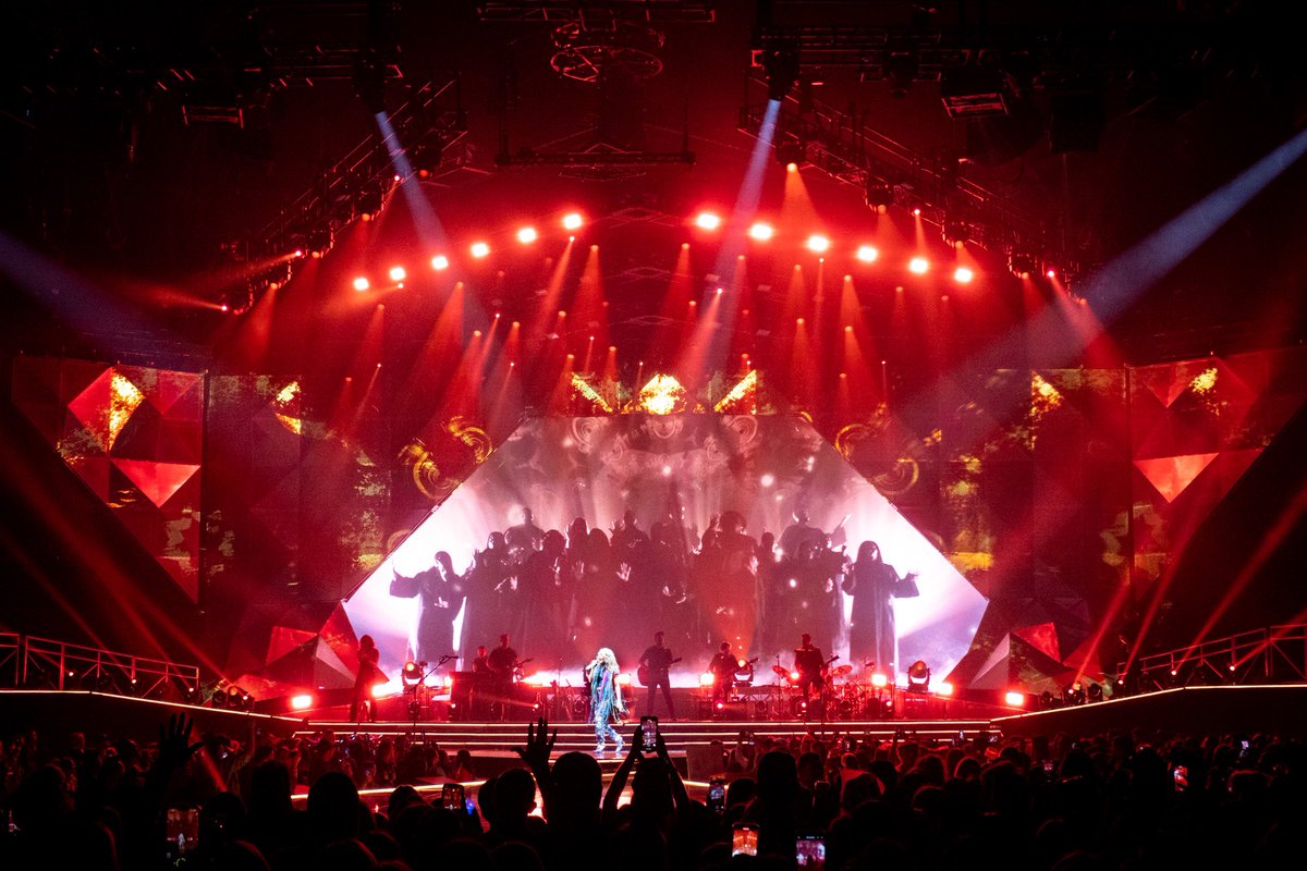 ronvalle3's tweet photo. @carrieunderwood live in Cincinnati @HeritageBankCtr 3/2/23 https://t.co/JLE82Scu7O