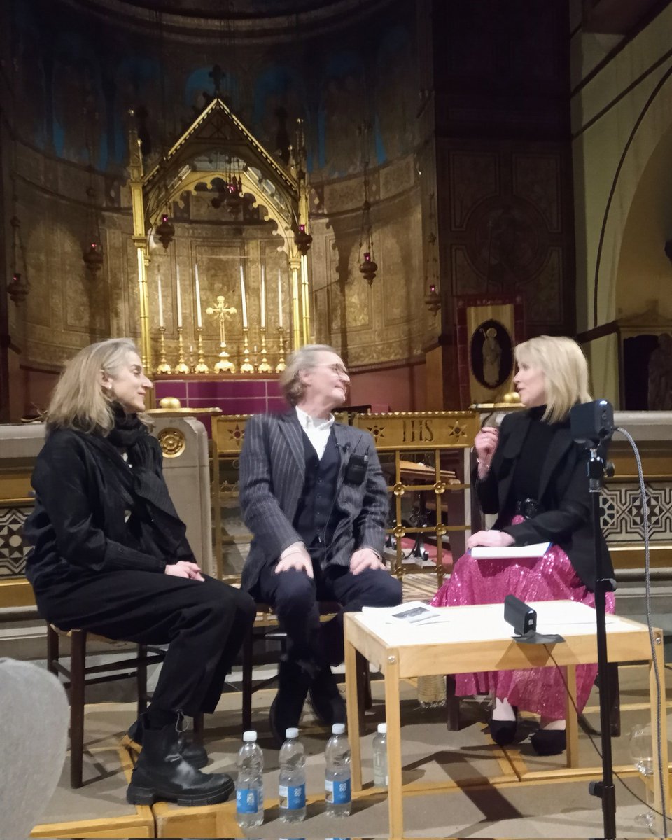 ManGrandCircle's tweet photo. A wonderful evening. Fascinating interviews with @abigailthaw and #AntonLesser by Geraldine Peers
#MorseFest #Endeavour https://t.co/pIWGRQOWi1