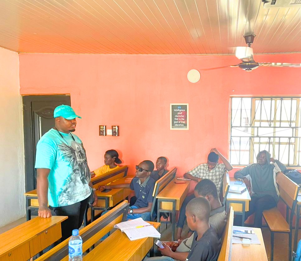 knowtheblocks_'s tweet photo. Thanks to our fantastic instructors (Ayomide Arowolo-Ayodeji, and Ernest Osazuwa) and students for making it such a fun and productive session ππΌ
#techskills #blockchaintechnology #community #KnowtheBlocksMaven #KBM
.
.
.
.
.
#ARSBOU https://t.co/zKO0wxlT0X