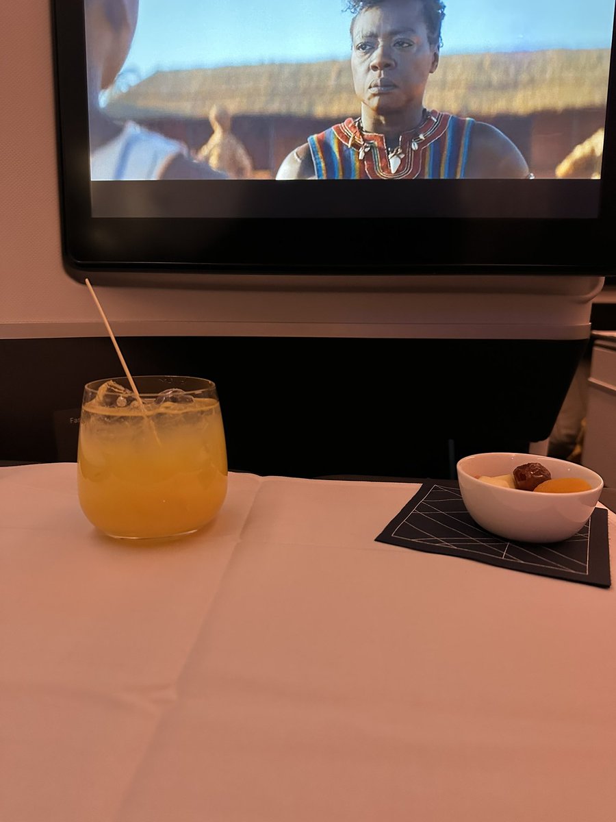 YBTblog's tweet photo. Just experienced &amp; realized the difference between #DeltaOne and #economy on my trip to #Brazil. In #business, they mix your orange juice and vodka for you, while in #economy, you have to do it yourself. The little things matter! #travelperks #luxurytravel #BrazilTravel @Delta https://t.co/Tl7ywtCHQK