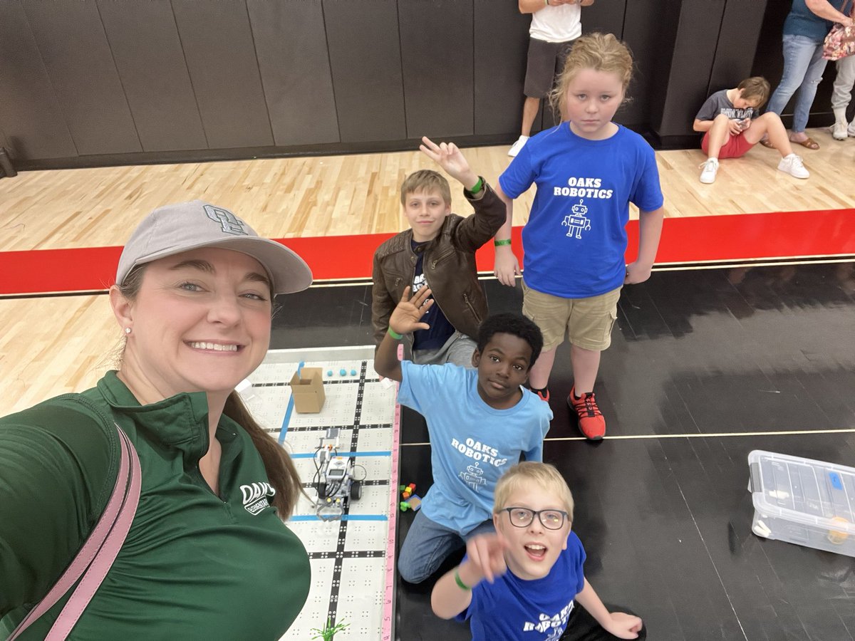 HumbleISD_OE's tweet photo. So much fun watching the Oaks Robotics teams in action!! Thank you @MTharling for all your work with them! And Mrs. Michie for helping out! https://t.co/SfQWreylY8