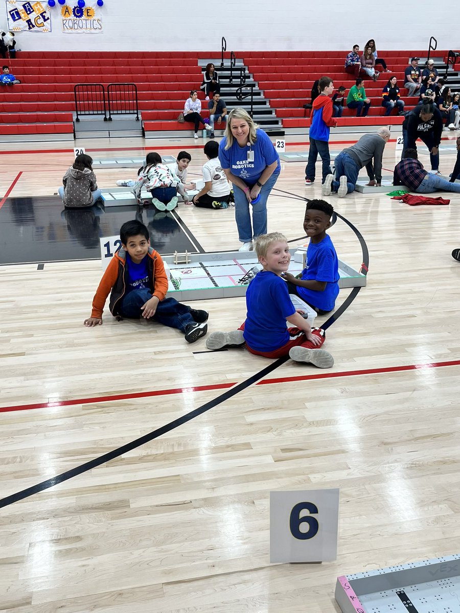 HumbleISD_OE's tweet photo. So much fun watching the Oaks Robotics teams in action!! Thank you @MTharling for all your work with them! And Mrs. Michie for helping out! https://t.co/SfQWreylY8