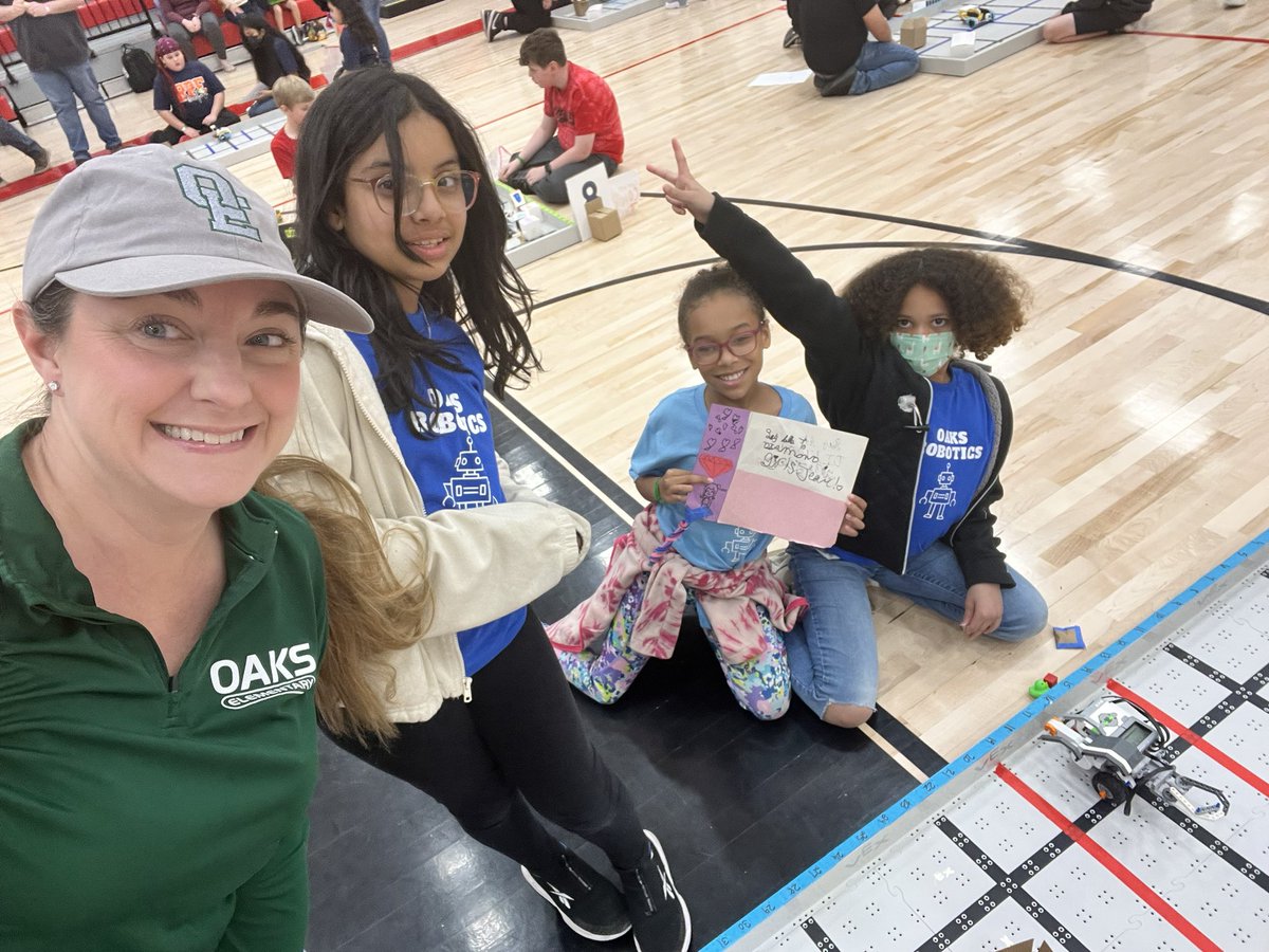 HumbleISD_OE's tweet photo. So much fun watching the Oaks Robotics teams in action!! Thank you @MTharling for all your work with them! And Mrs. Michie for helping out! https://t.co/SfQWreylY8