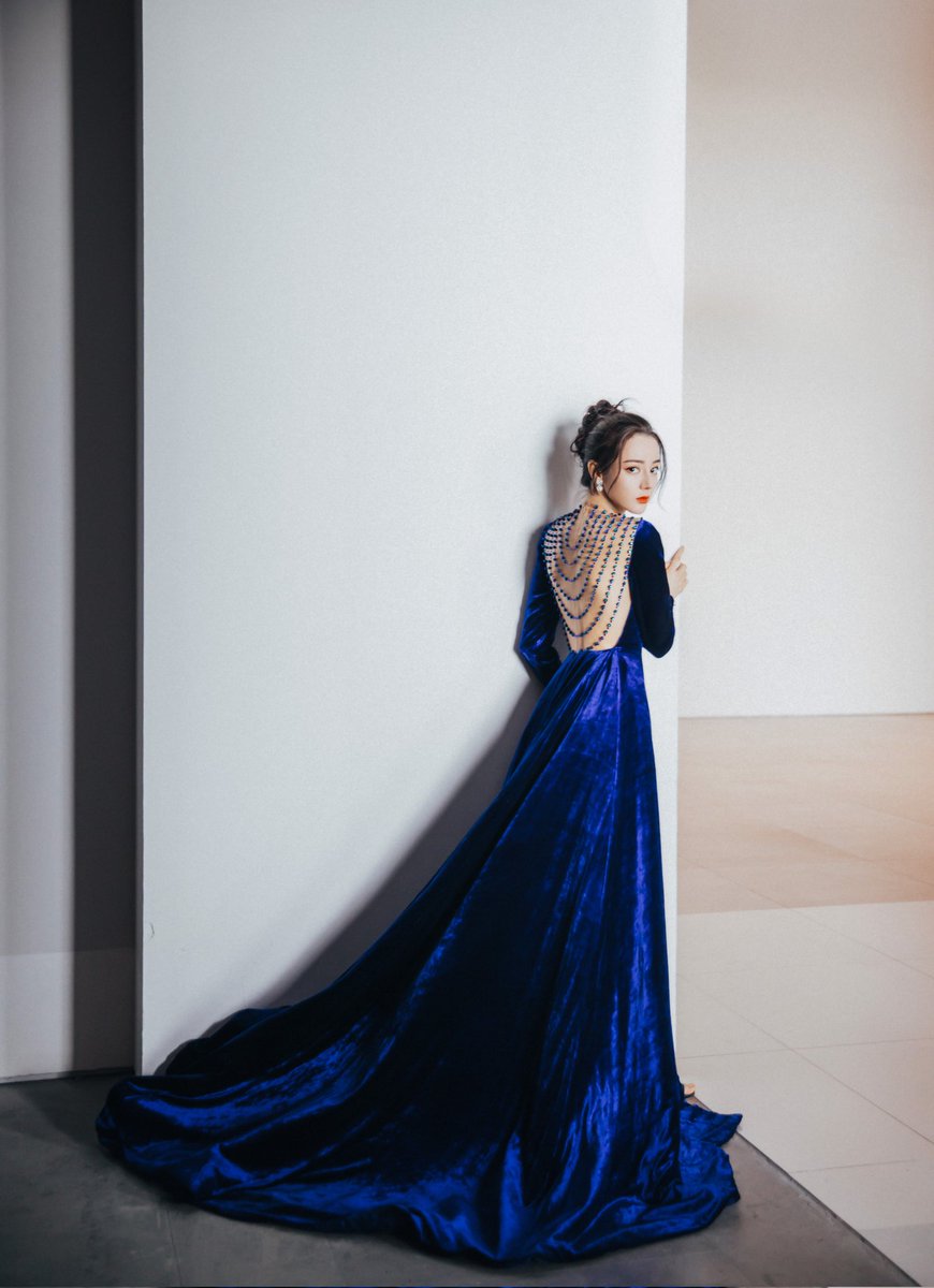 zhaolusi290's tweet photo. #Dilireba for the #10thTencentVideo anniversary gala https://t.co/Fm14bkmiVc