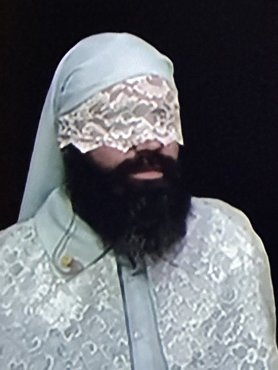 miglusantos's tweet photo. Quando dizem “as RENDAS estão caras em Portugal” mas esquecem-se de dizer que são as das casas 
 #festivaldacanção https://t.co/Nir3zaGNPg