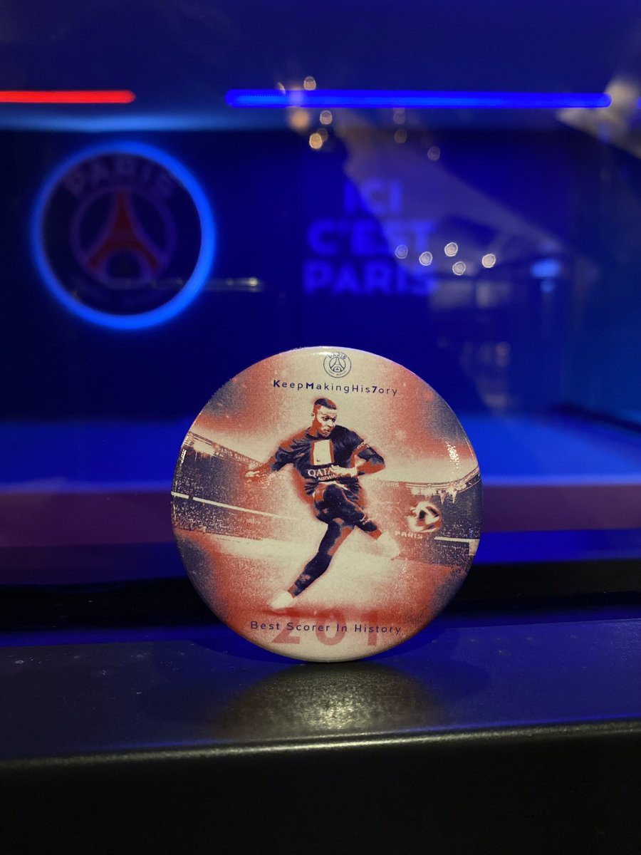PSGFanServices's tweet photo. 🔝❤️💙

𝙈𝙤𝙢𝙚𝙣𝙩 𝙝𝙞𝙨𝙩𝙤𝙧𝙞𝙦𝙪𝙚, 𝙗𝙖𝙙𝙜𝙚 𝙝𝙞𝙨𝙩𝙤𝙧𝙞𝙦𝙪𝙚

Pour célébrer le 201e but de Kylian Mbappé sous les couleurs 🔴🔵, le Paris Saint-Germain distribuera dès ce soir un badge collector célébrant le nouveau meilleur buteur de l’histoire du Club. ✨ https://t.co/ISPhVimwfW