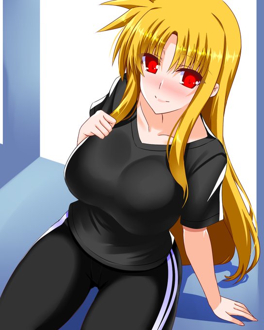 コミケサクカの元絵なんだけど、
シャドバン怖くて
もっさいトレーニングウエアをフェイトさんに
着てもらいました…が
隠しきれないその肢体…!
ぱっつんぱっつんやね～^^ 