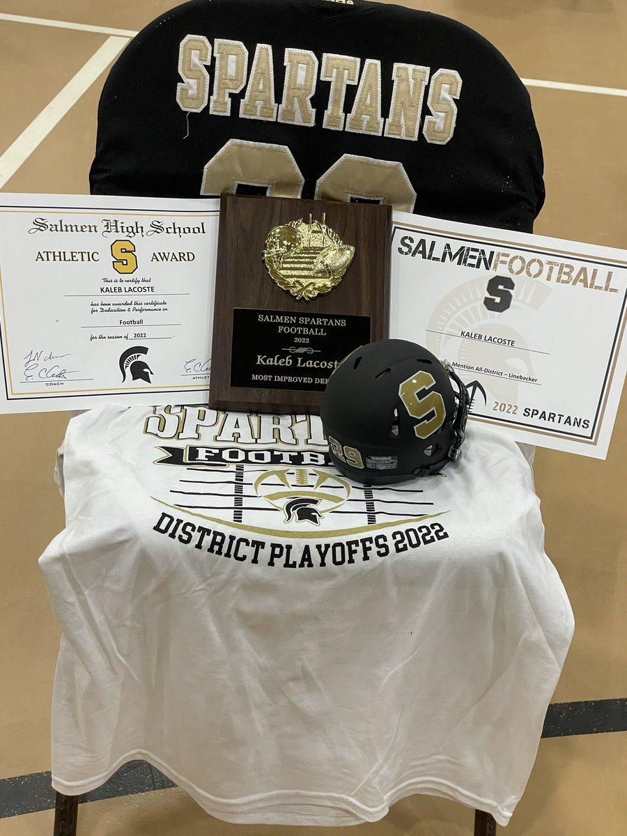 kaleb_lacoste's tweet photo. I’m proud to be a second year letterman, honorable mention All District, and Most Improved Defense for my Senior year. @Coach_Segler @isaiahgraham @ULMFB_Recruit @SLUCoachPo @LSUFBrecruiting @JimHofher @PrepRedzoneLA https://t.co/vMS729ofi6