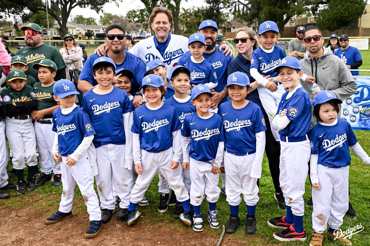 Dodgers's tweet photo. Honoring Tommy. 💙 

A section of the I-5 has officially been renamed as the Tommy Lasorda Memorial Highway. https://t.co/B51ybBPg4C