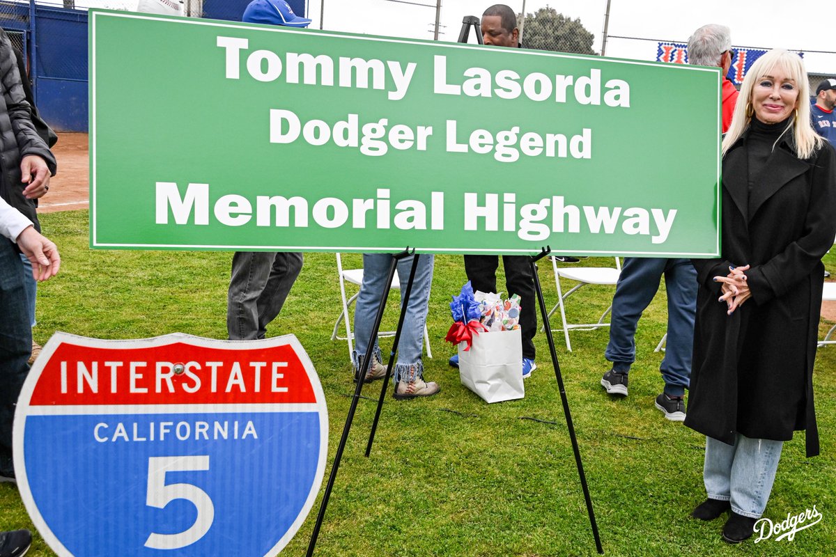 Dodgers's tweet photo. Honoring Tommy. 💙 

A section of the I-5 has officially been renamed as the Tommy Lasorda Memorial Highway. https://t.co/B51ybBPg4C