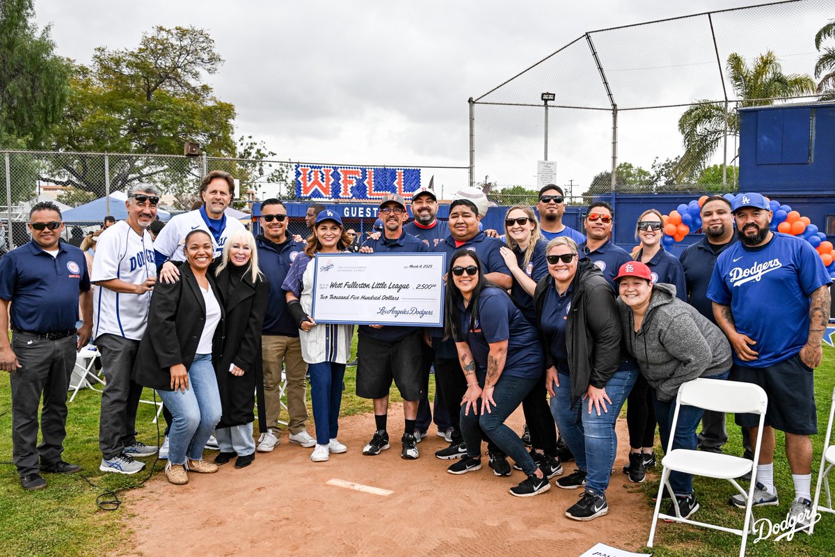 Dodgers's tweet photo. Honoring Tommy. 💙 

A section of the I-5 has officially been renamed as the Tommy Lasorda Memorial Highway. https://t.co/B51ybBPg4C