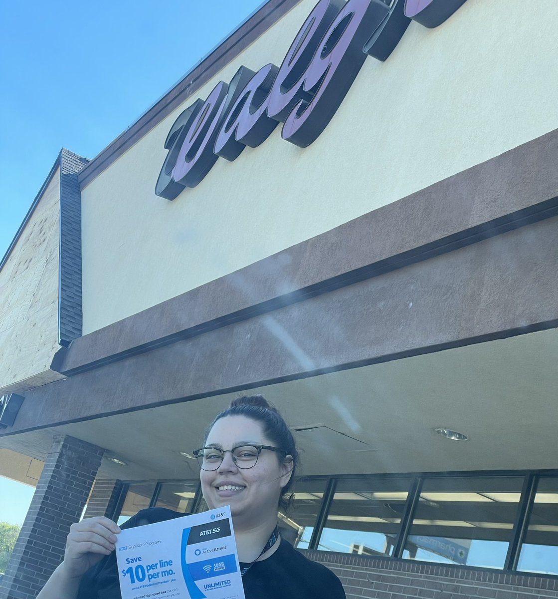 MobilyDH_ATT's tweet photo. Deer Park AT&amp;T prospecting for some Signature in our area. @OcampoSTX @CanasofSTX 
#attsignature #att https://t.co/Yv0WdEeXTG