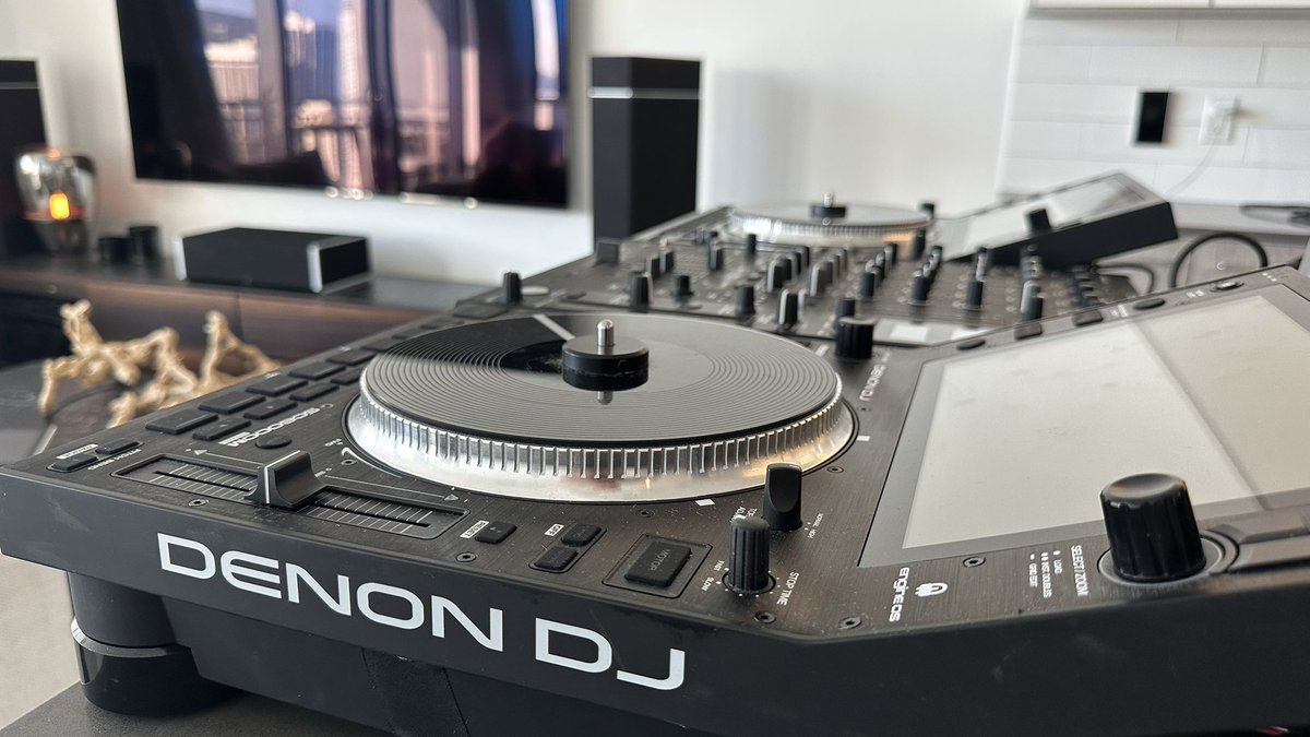 davidmccalla's tweet image. @denon_dj  3.0 is the Sh!** everything else is diarrhea  #sc6000m