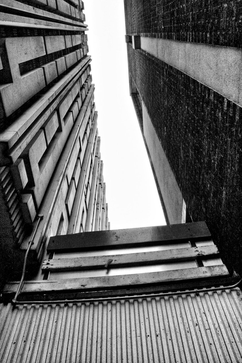 matt_cork's tweet photo. A few more from today’s Stockport wander… 🚶♂️🚶♀️
#stockport #wander #walk #mooch #architecture #carpark #moderism #concrete #brutalism #history #merseyway #streetphoto #streetphotography #culture https://t.co/dRccB8BlTp