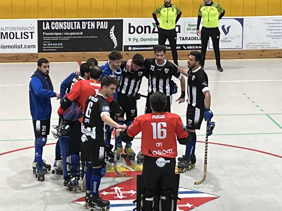 mercecabanas's tweet photo. Aquesta tarda al Pavelló municipal del Pujoló hem viscut un partit per gaudir… després de patir! del 0-3 hem passat al 5-3 del CP Taradell davant els de Sant Just Desvern: esforç i més esforç, amb treball d’equip, tal com aconsella l’àvia de la trompeta!!! Enhorabona https://t.co/0T2hIy74uK