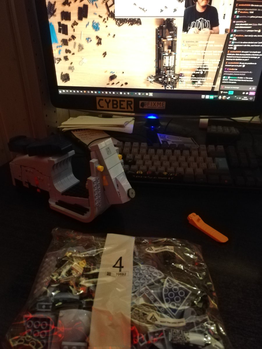 jbaubort's tweet photo. @YannexTM super le petit lego Vespa devant ton live ! C'est très chill comme stream, j'adore ! https://t.co/PUjmmhjZhX