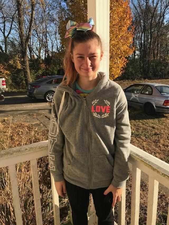 RobinApplebyMD's tweet photo. .
Kayla Hamilton...age 20...of Aberdeen, Maryland...
Killed by an Illegal Alien &amp; MS-13 gangster from El Salvador.

If you voted for Biden...her blood is on your hands...
for not closing the Border &amp; PROTECTING Americans.. https://t.co/378w7AZGyz
