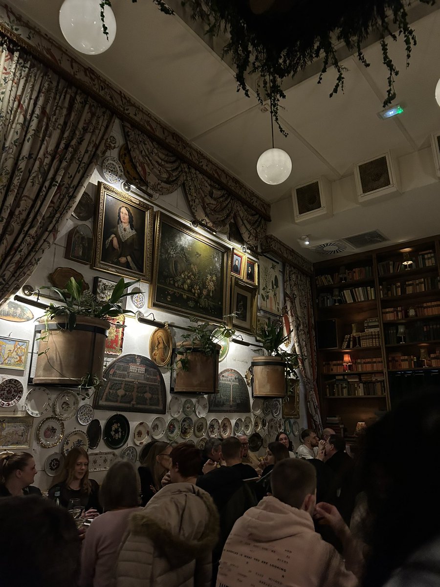 Crownist tweet media