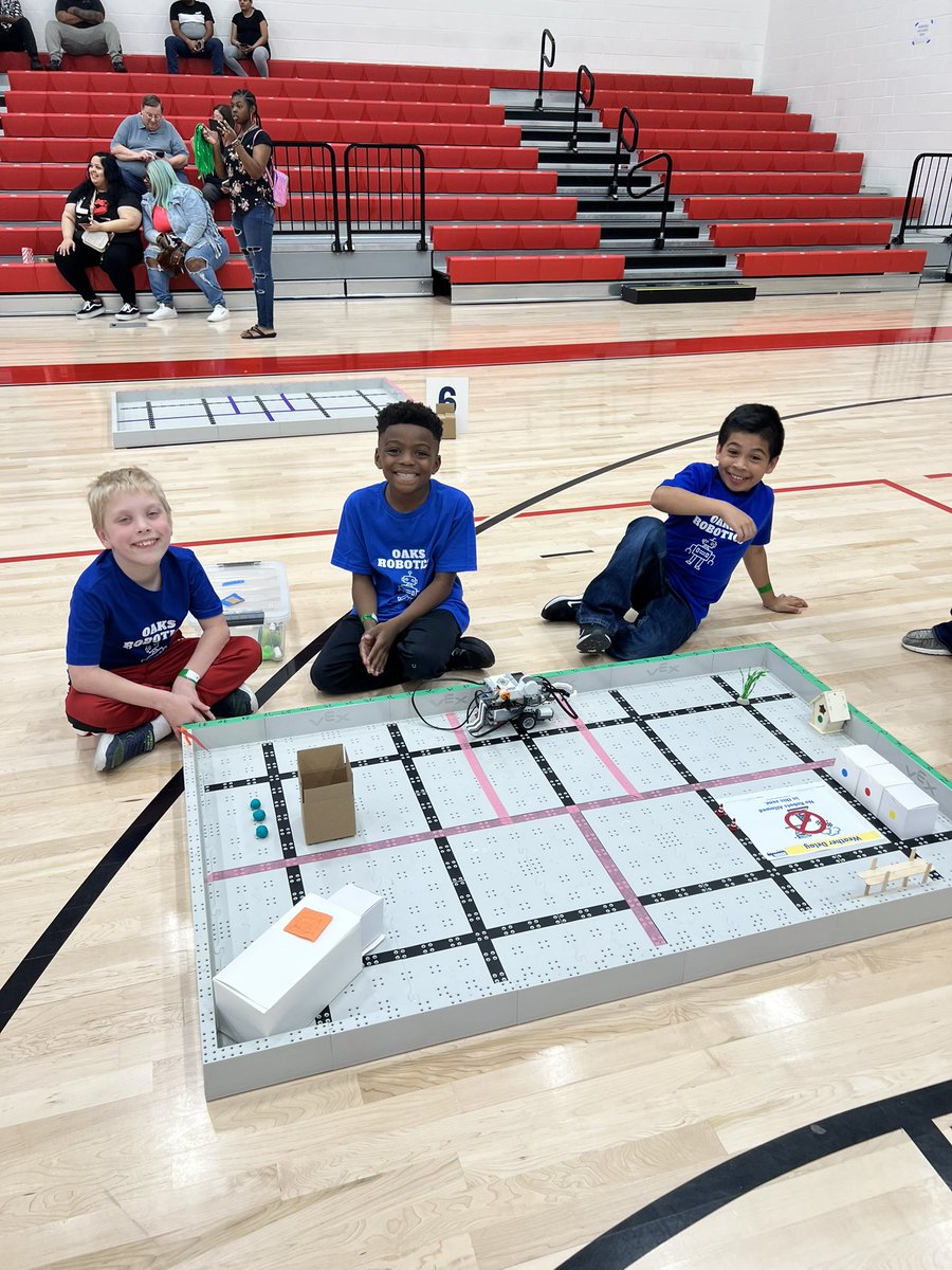 MTharling's tweet photo. So proud of Oaks Robotics teams!  They did awesome!  @HumbleISD_OE https://t.co/TJDLEvC02V