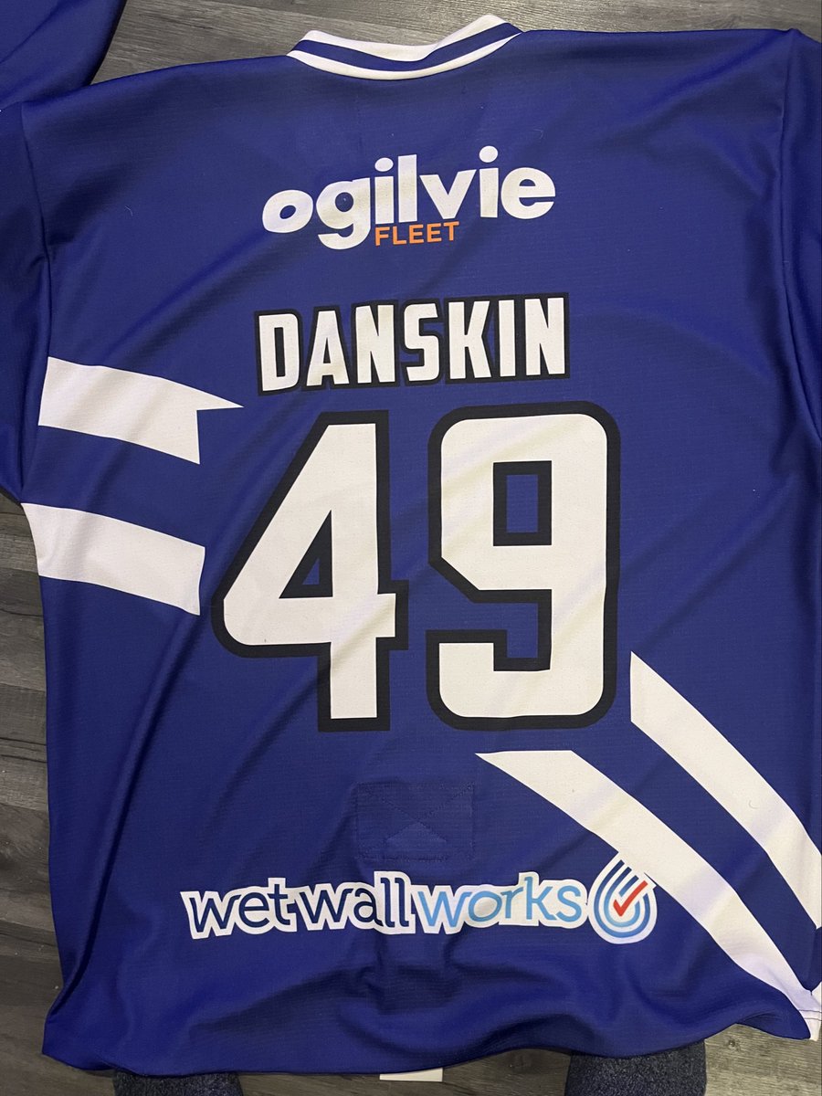 Shaunski15's tweet image. Got @liamdanskin16 jersey from tonight’s SOTB @marauder_potter @ClanIHC #PurpleArmy #RetroNight