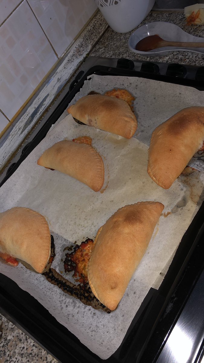 RinaDAlleva's tweet photo. Buona cena 🤤 by me #panzerotti #pizza https://t.co/nPP6jlLKyl